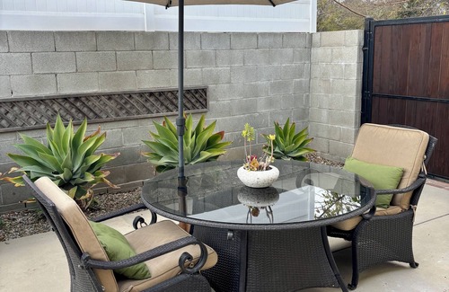 Thousand Oaks Apartamento | Tranquil studio, private entrance, patio, Tesla charger, central Thousand Oaks
