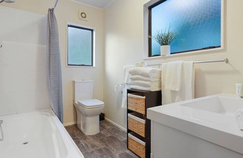 Oratia Otro | Tranquil Sunset Retreat | Spa | WIFI | Netflix