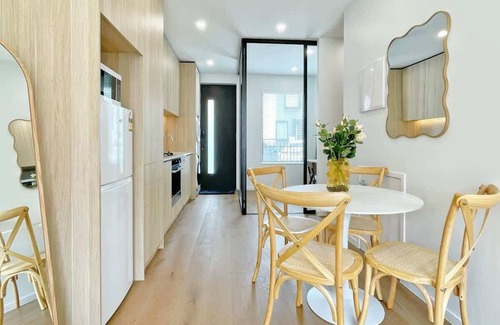 Grey Lynn Condominio | Tranquil Townhouse 2BR & 1 Study with Free Parking