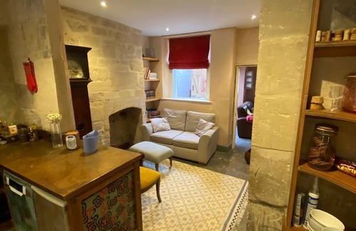 Upper Town Casa | Tranquil townhouse central Bath