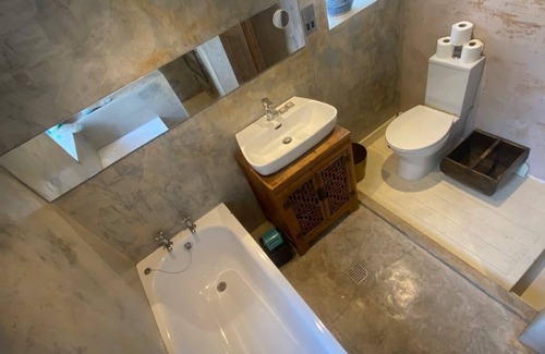 Upper Town Casa | Tranquil townhouse central Bath