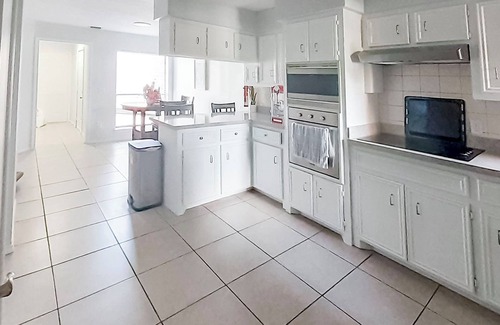 McAllen Casa | Tranquil Travel Nurse Base, 3BR 4BA, Pet Friendly, No- Chores