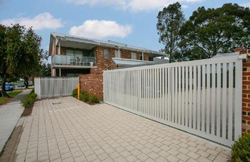 Bassendean Casa | Tranquil Tree Views 2 Bedroom 2 Bathroom Apartment