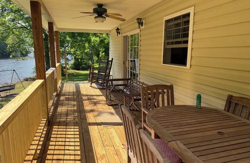 Rowlesburg Casa | Tranquil updated 2-bedroom home on Cheat River in Rowlesburg, WV