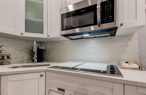 North Redington Beach Condominio | Tranquil Retreat on the Beach