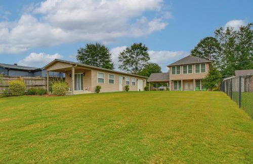 Mid America Casa | Tranquil Views Riverfront Retreat in Hot Springs!