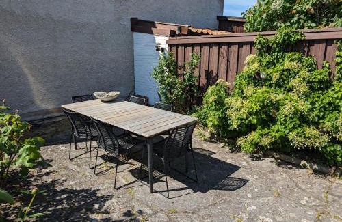 Innerstaden Apartamento | Tranquil Villa with Garden Views & Terrace 3BR