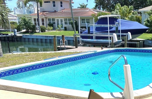 Longboat Key Casa | Tranquil Waterfront home- Water, peace, sunshine, & sand, this is your place.