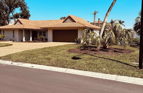 Longboat Key Casa | Tranquil Waterfront home- Water, peace, sunshine, & sand, this is your place.