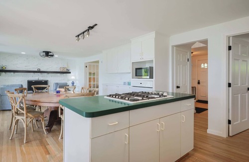 Monument Beach Casa | Tranquil Waterfront Getaway