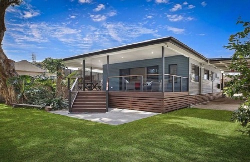 Budgewoi Casa | Tranquil waters - beach house oasis