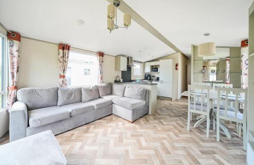 Great Houghton Casa | Tranquil Waters - Billing Aquadrome