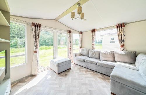 Great Houghton Casa | Tranquil Waters - Billing Aquadrome
