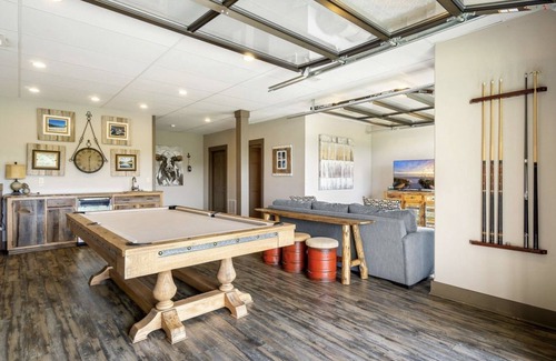 Smithville Cabina | Tranquil Waters Retreat: Hot Tub, Pool & Lake Views