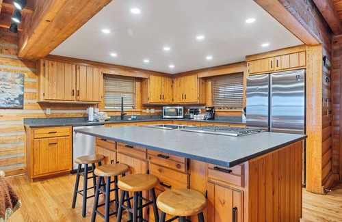 Townsend Cabina | TRANQUILITY 4 BR 4 1/2 Bath Log Cabin with Acreage and Views for Miles