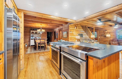 Townsend Cabina | TRANQUILITY 4 BR 4 1/2 Bath Log Cabin with Acreage and Views for Miles