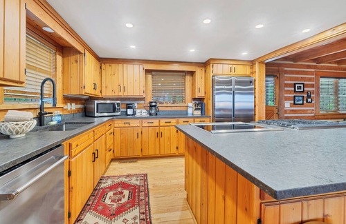 Townsend Cabina | TRANQUILITY 4 BR 4 1/2 Bath Log Cabin with Acreage and Views for Miles