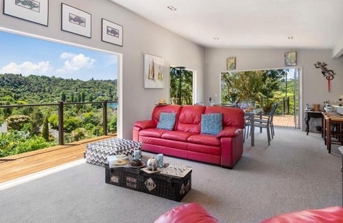 Lake Tarawera Casa | Tranquility at Tarawera - Lake Tarawera Holiday Home