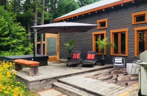 Rawdon Chalet De Esquí | Tranquility at the edge of the woods- Hot Tub