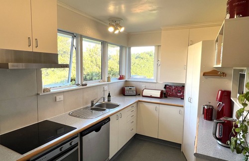 Waikanae Cabaña | Tranquility Base - Waikanae Beach Holiday Home