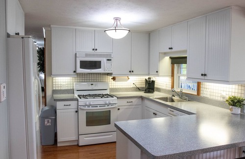 West Union Casa | Tranquility Cottage | 3 Bed, 1.5 Bath