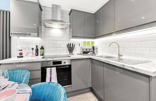 Northumberland Park Apartamento | Tranquility in Bloom: Refreshing 2BR Apartment