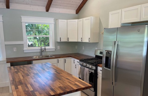 Hoopa Cabaña | Tranquility Riverview Cottage
