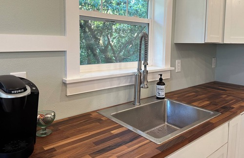 Hoopa Cabaña | Tranquility Riverview Cottage