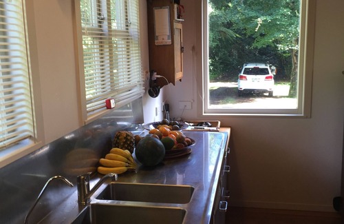 New Plymouth Casa | TranquilRetreat ModernComforts Near Centre, Parks+Beaches. Spa+Sauna+TennisCourt