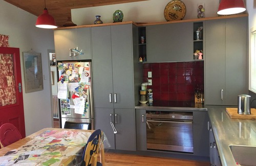 New Plymouth Casa | TranquilRetreat ModernComforts Near Centre, Parks+Beaches. Spa+Sauna+TennisCourt