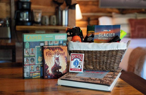 Coram Cabina | Trapper's Cabin, 7 Min to Glacier, Dogs Welcome