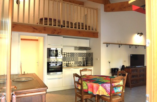 Saint-Jean-de-Bueges Apartamento | Tras Castel, 4 plazas, jardín, piscina, barbacoa, aparcamiento gratuito.