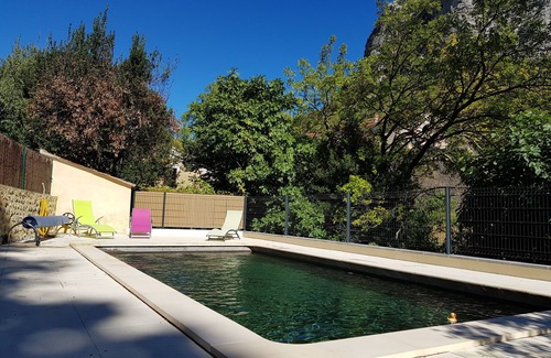 Saint-Jean-de-Bueges Apartamento | Tras Castel, 4 plazas, jardín, piscina, barbacoa, aparcamiento gratuito.