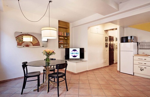 Trastevere Apartamento | TrastevereHome - Secret Balcony in the Heart of Rome Trastevere