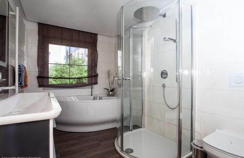 Mittelndorf Casa | Traumferienhaus Bergblick Mittelndorf, bis zu 8 Personen, Sauna, Grill