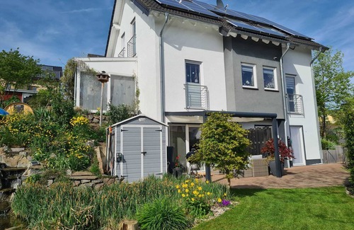 Oberzissen Apartamento | Traumhaftes und Entspanntes Wohnen am Gartenteich