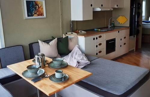 Havelsee Casa | Traumhaus auf dem Wasser – Modernisiertes Hausboot 13 x 4 m