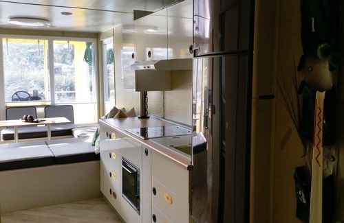 Havelsee Casa | Traumhaus auf dem Wasser – Modernisiertes Hausboot 13 x 4 m