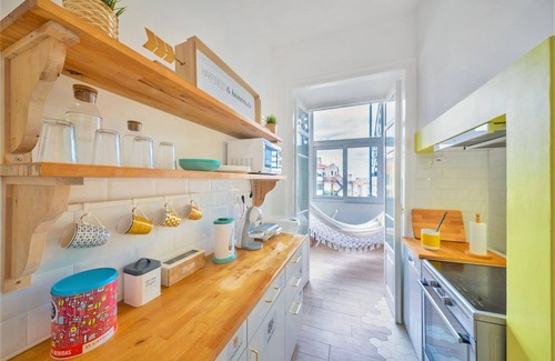Penha de Franca Apartamento | Travel Themed Home | Office Balcony Loft