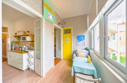 Penha de Franca Apartamento | Travel Themed Home | Office Balcony Loft