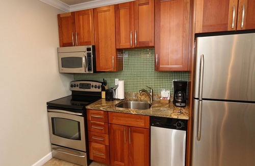 Bradenton Beach Hotel | Beach Club at Anna Maria # 6/7: 1 BR + STUDIO / 2 BA Resort on Anna Maria by RVA, Sleeps 6