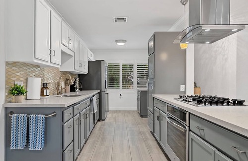 College East Casa | Traveler's Deam Home - SDSU - Hot Tub - Pool Table