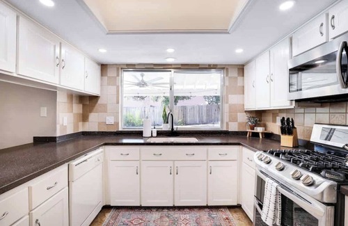 North Central Thousand Oaks Casa | Traveler's Delight: Grand Expedition Home (SAT)