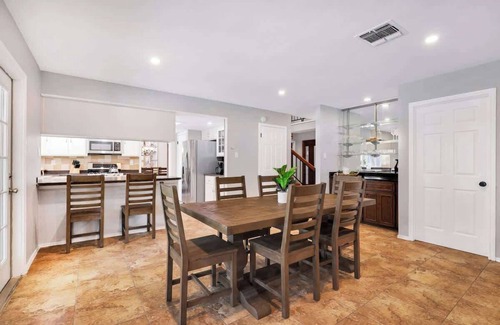 North Central Thousand Oaks Casa | Traveler's Delight: Grand Expedition Home (SAT)