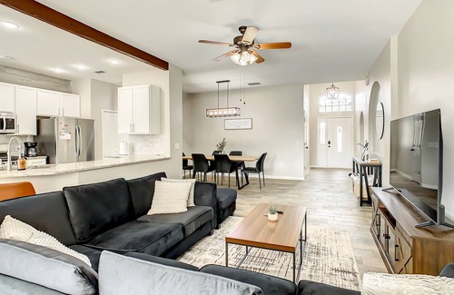 Crescent Lakes Casa | Traveler's Dream - Pool, Games, Disney+