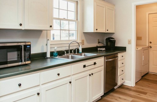 Lyman Casa | Traveler's Oasis with Office Space