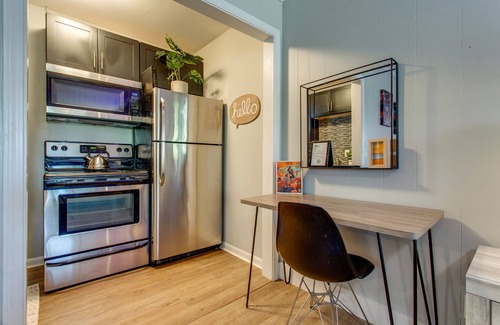 Melrose Apartamento | Traveler's Pad 3 Miles From Downtown Braodway!