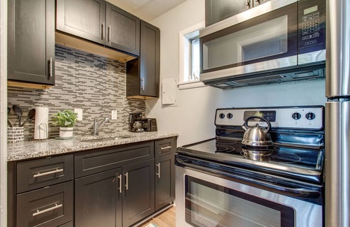Melrose Apartamento | Traveler's Pad 3 Miles From Downtown Braodway!