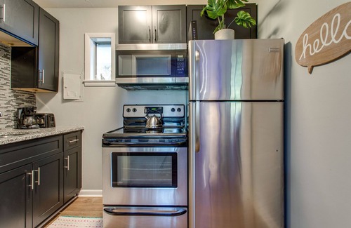 Melrose Apartamento | Traveler's Pad 3 Miles From Downtown Braodway!