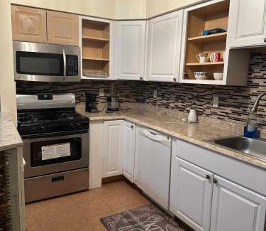 Newark Casa | Travelers Long Stay with Private Bathroom Divine Villa and Resorts 5mins to EWR Airport and 4mins to Penn Station Newark, New York